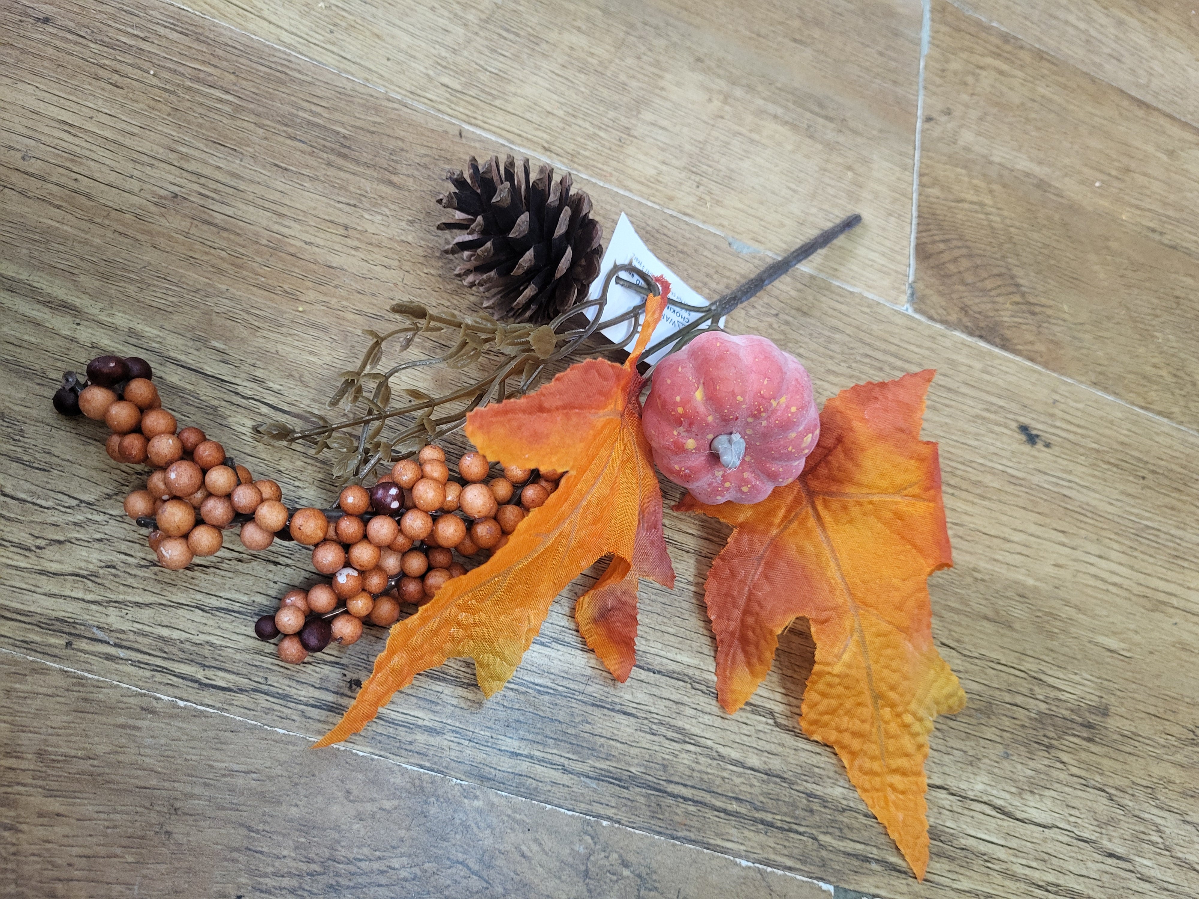 Pumpkin/cone/berry pick - 2 colours available image 3