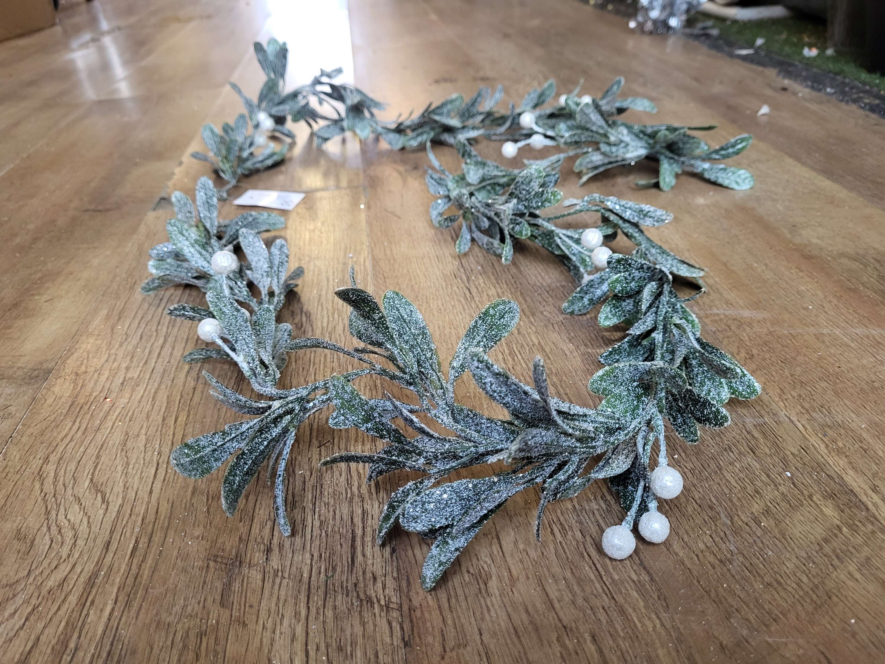 Frosted pearly mistletoe garland  image 2