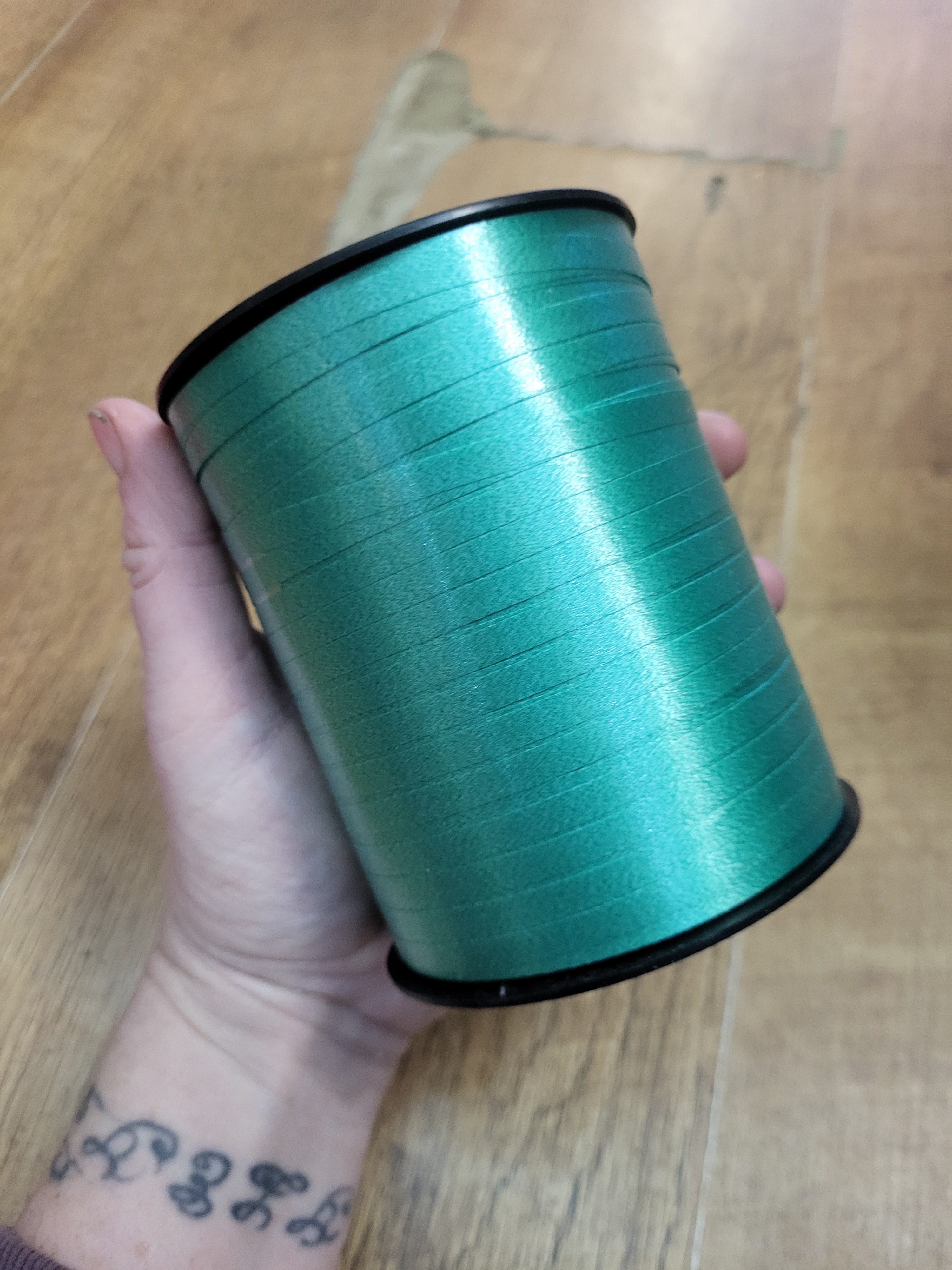 500yrd roll of curling ribbon - 2 colours available image 4