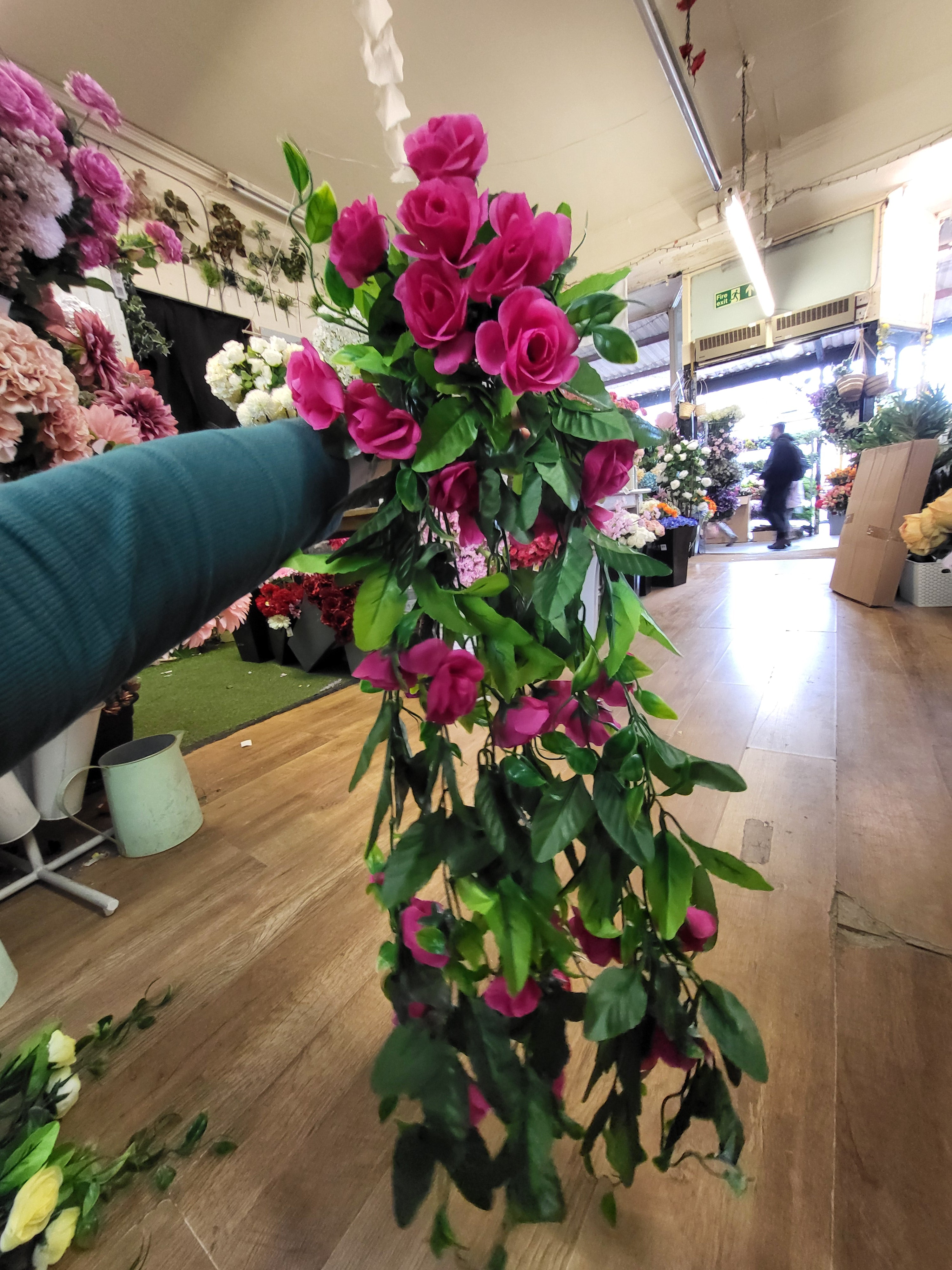Hanging 80cm bushy rose trailer - 3 colours available image 2