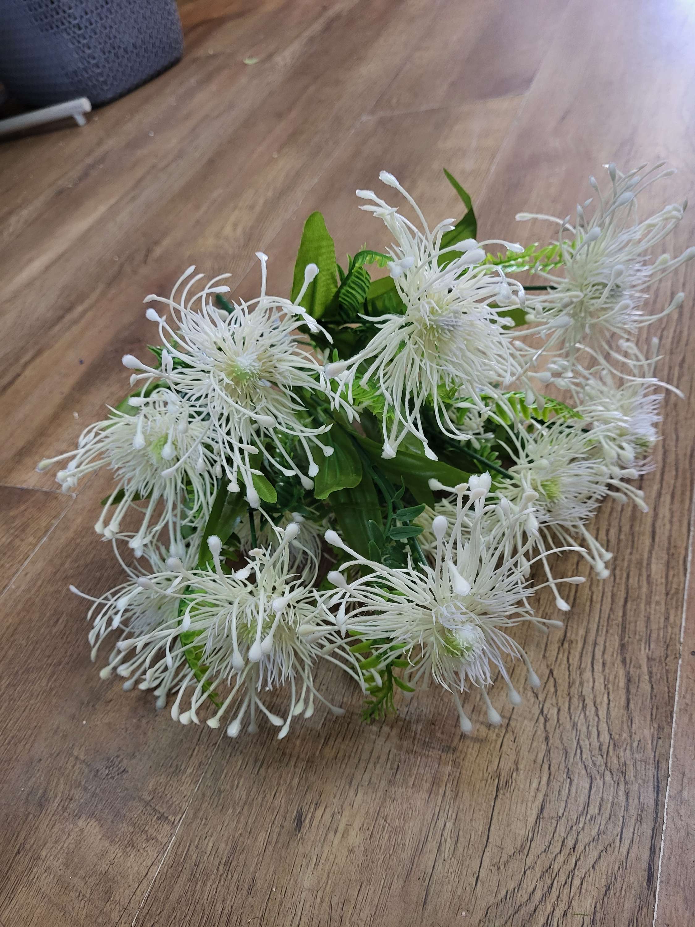 Large 12 headed white protea bunch image 4