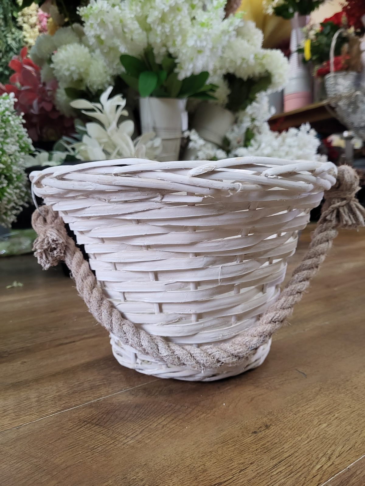 Rustic white wicker flower basket with rope handle - 32x22x18.5cm image 1