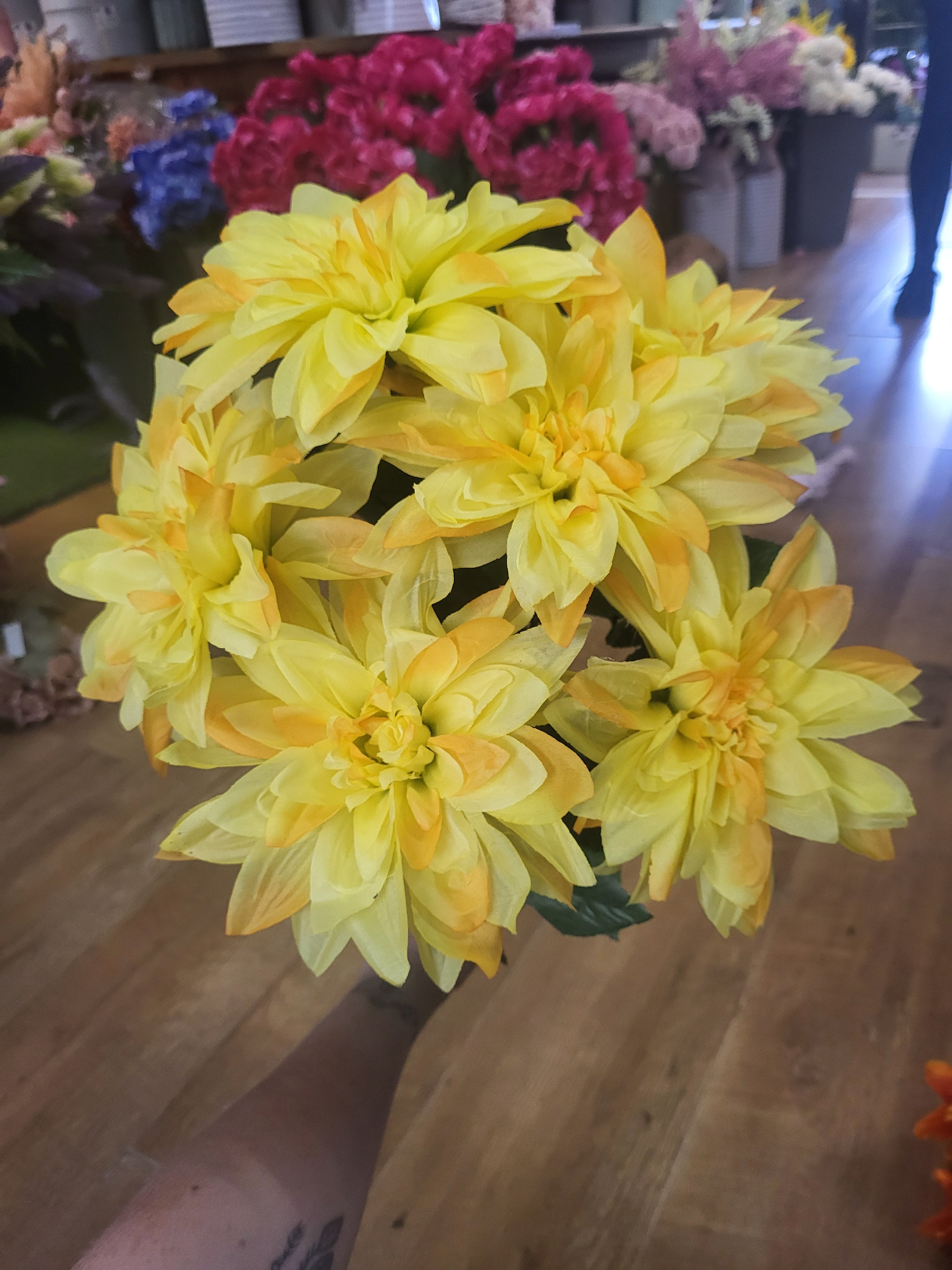 Large 7 headed yellow monarch dahlia bunch image 0