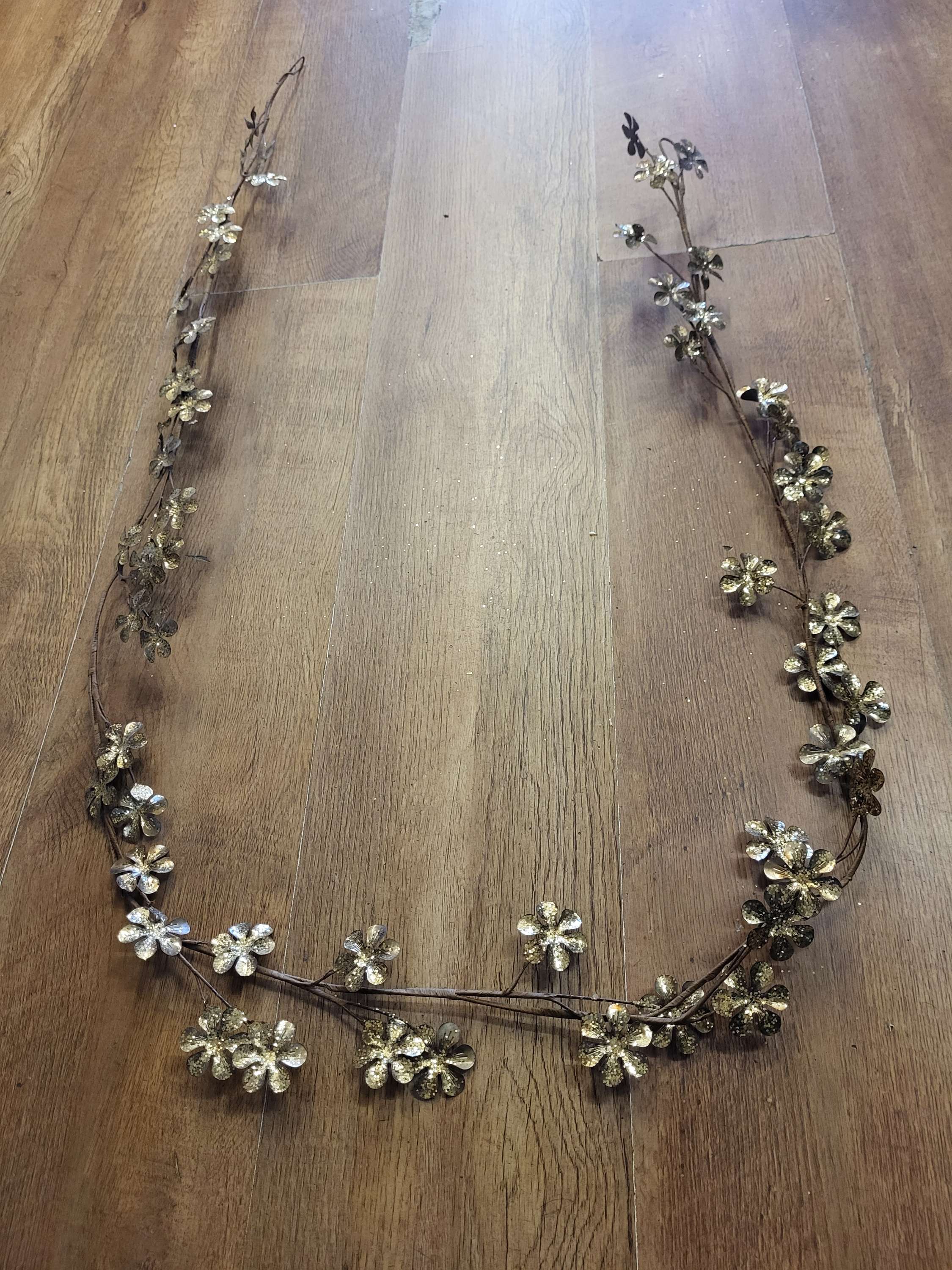 Gold metal flower garland  image 0