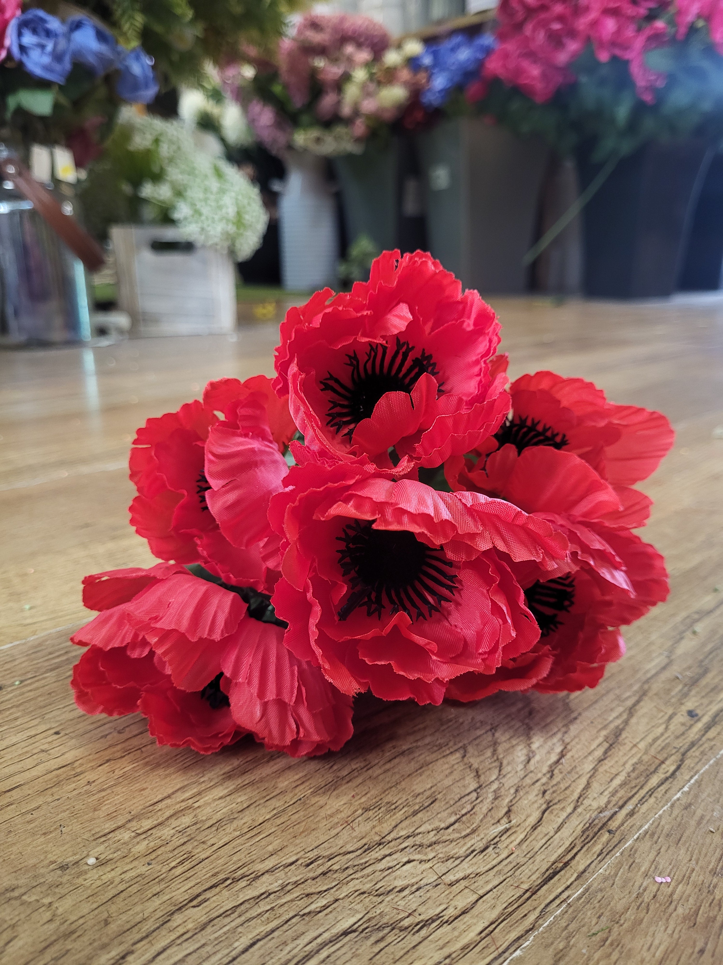 Red poppy bunch  image 0