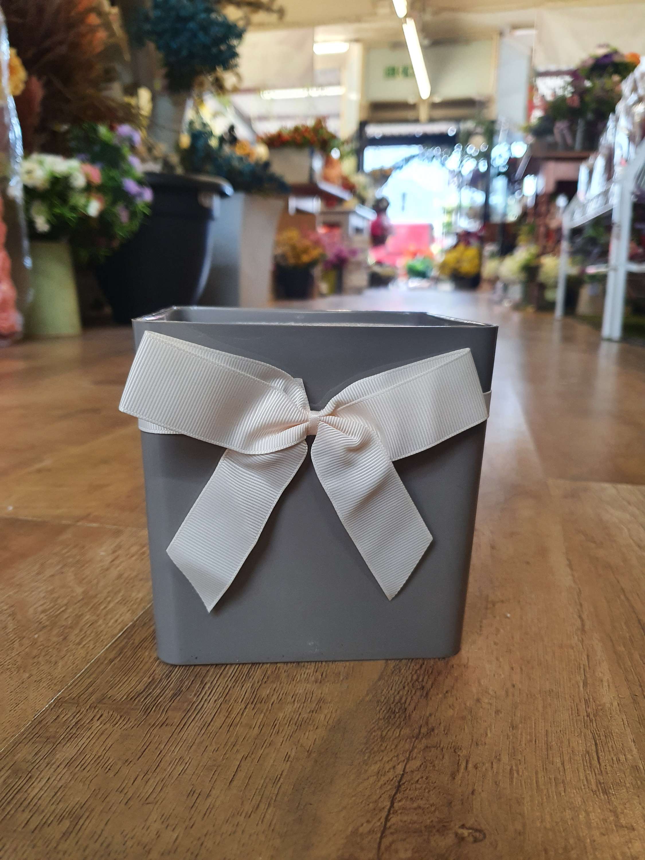 Floral display tubs - grey  image 0