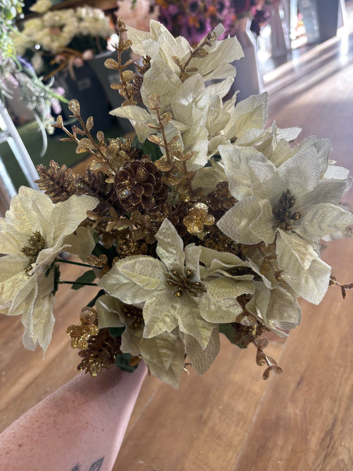 20 mixed gold Christmas bunches