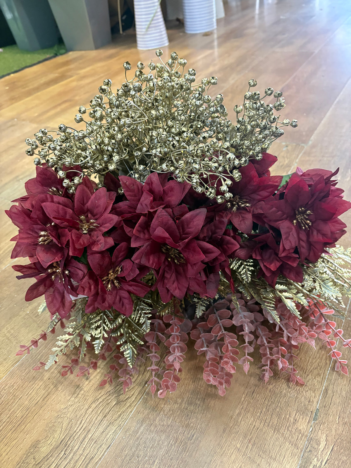 20 mixed burgundy and gold Christmas bunches