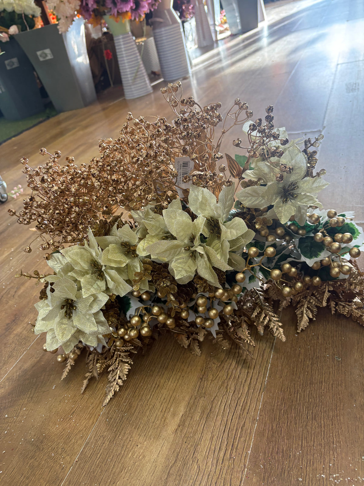 20 mixed gold Christmas bunches