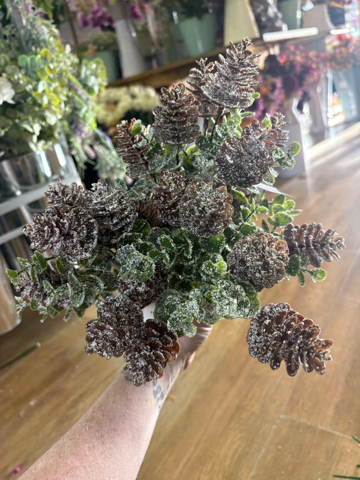 20 mixed frosted Christmas bunches