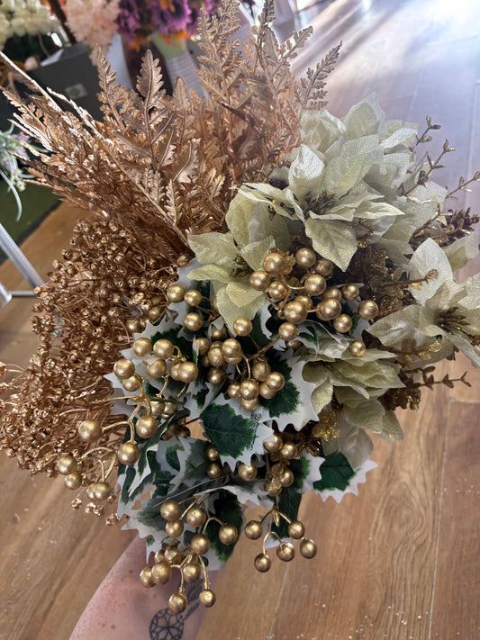 20 mixed gold Christmas bunches