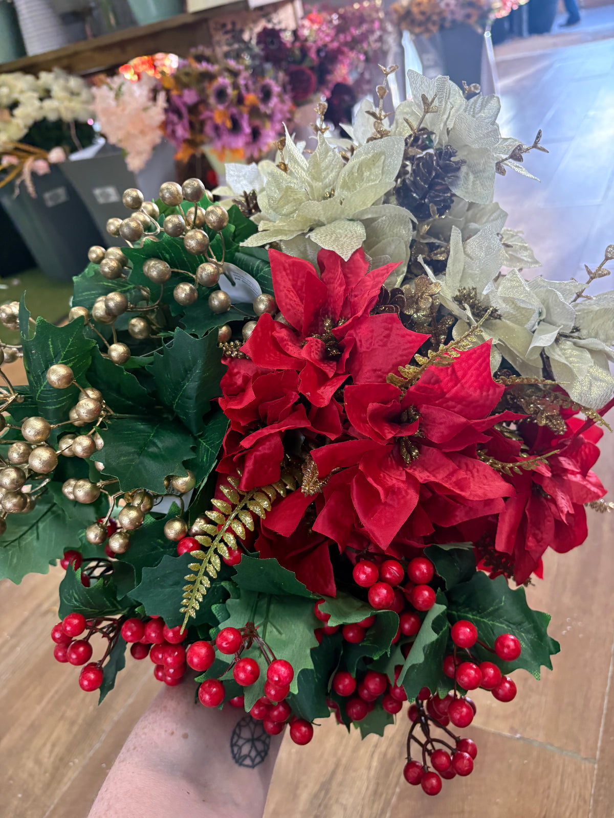 20 mixed red and gold Christmas bunches