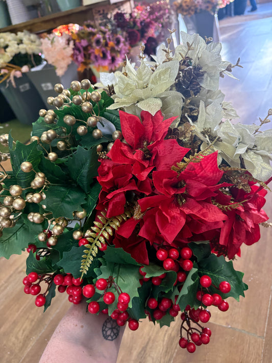 20 mixed red and gold Christmas bunches