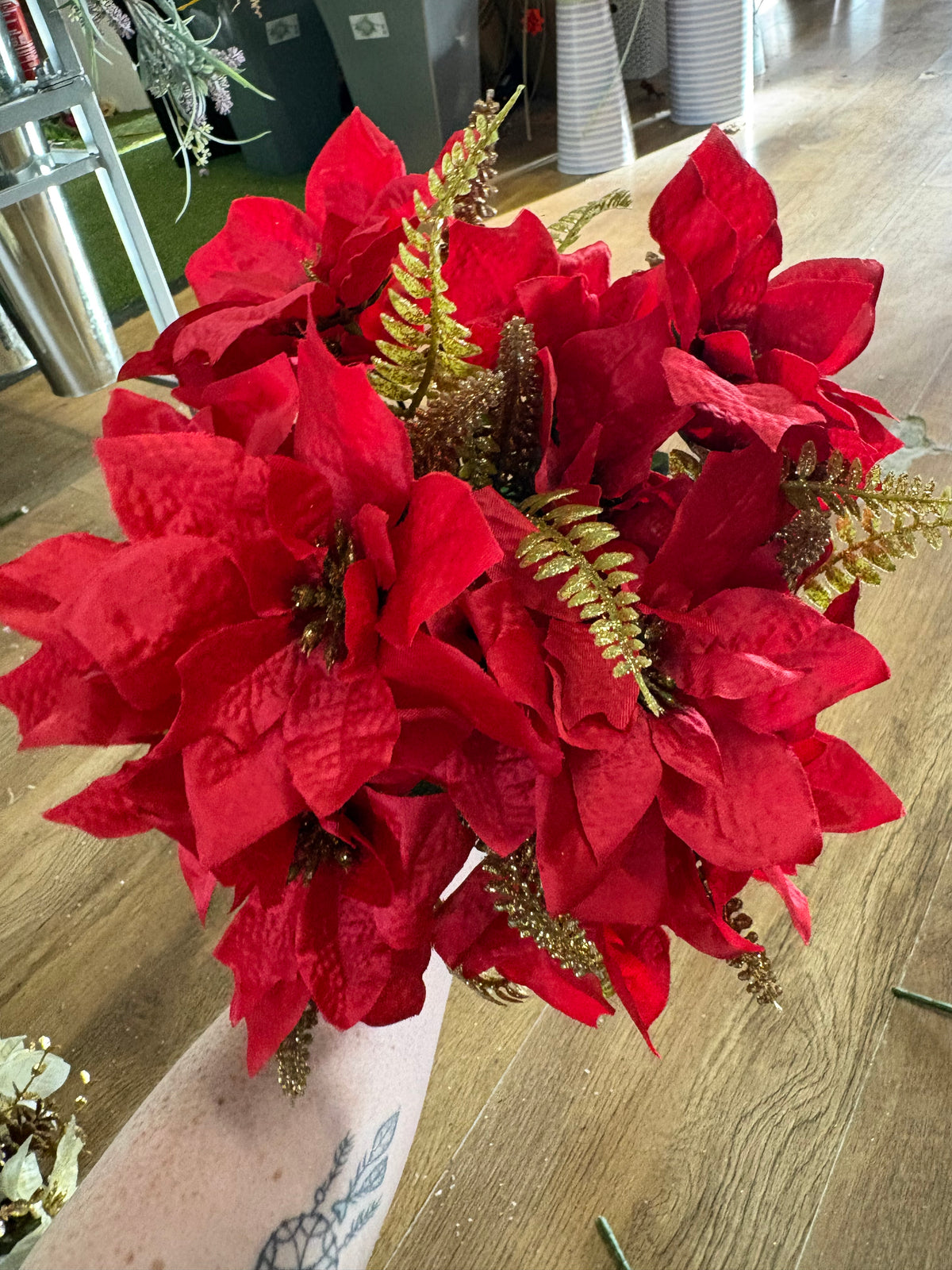 20 mixed red and gold Christmas bunches