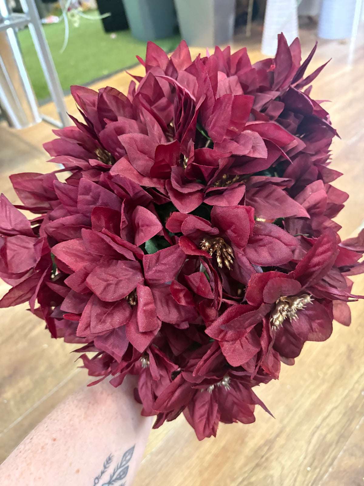 20 mixed burgundy and gold Christmas bunches