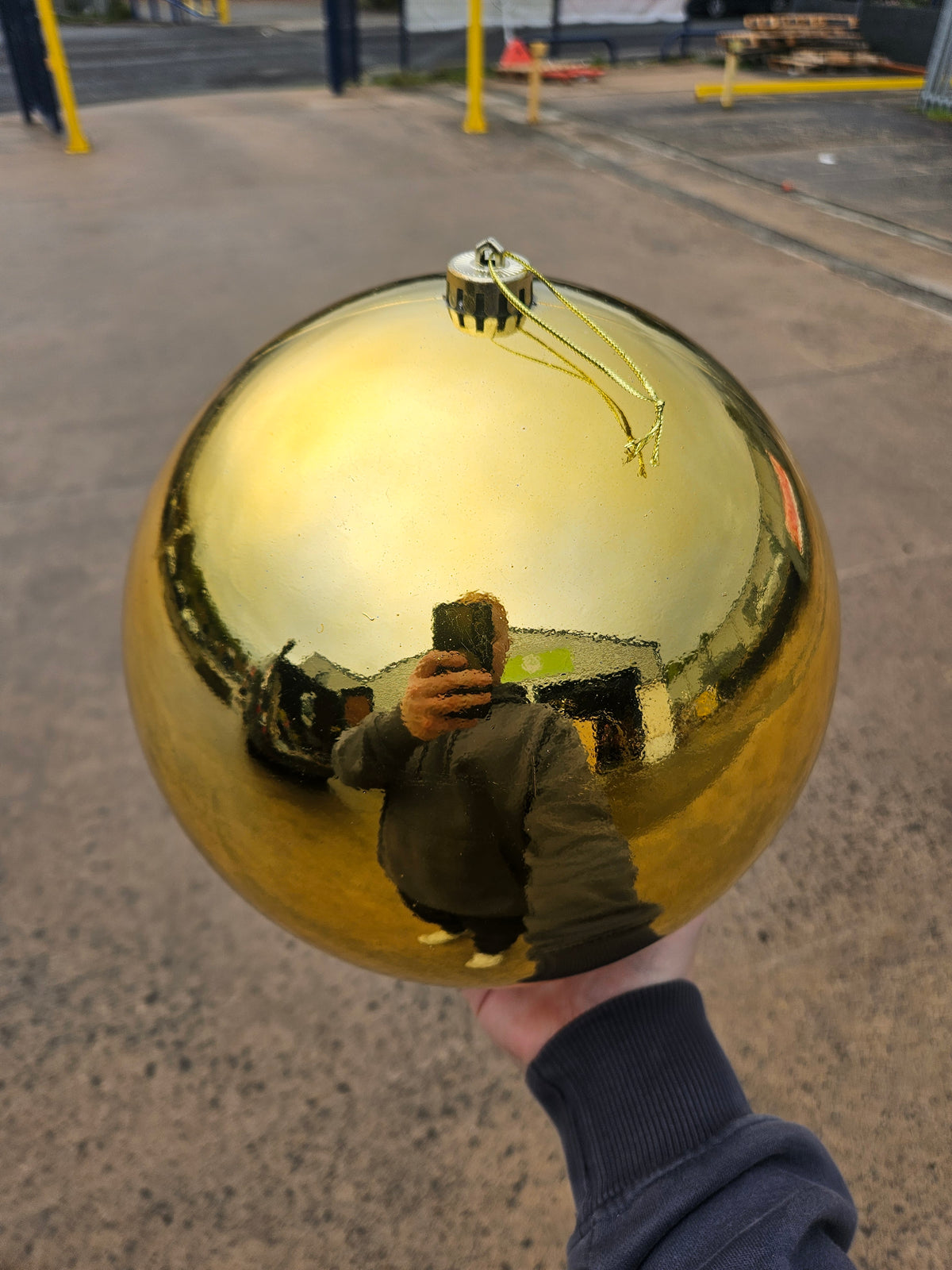 Large 25cm Shiny Gold Christmas Bauble
