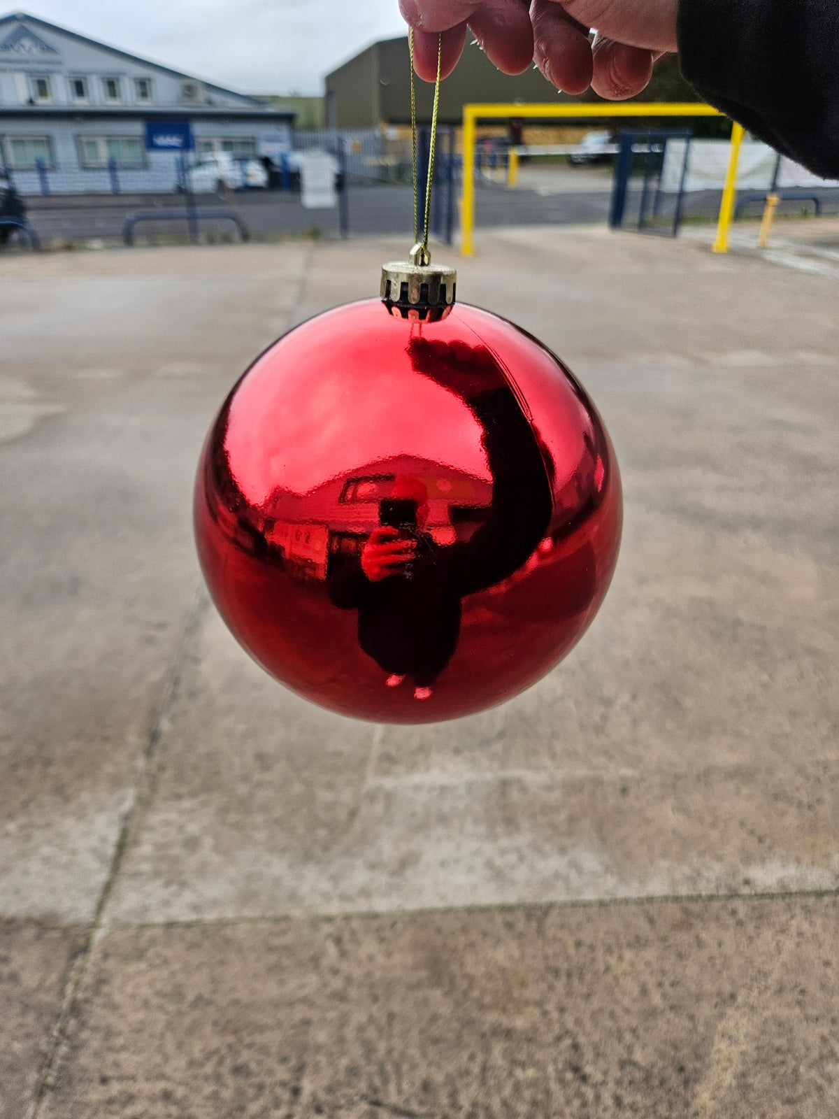 Large 15cm ShinyRed Christmas Bauble