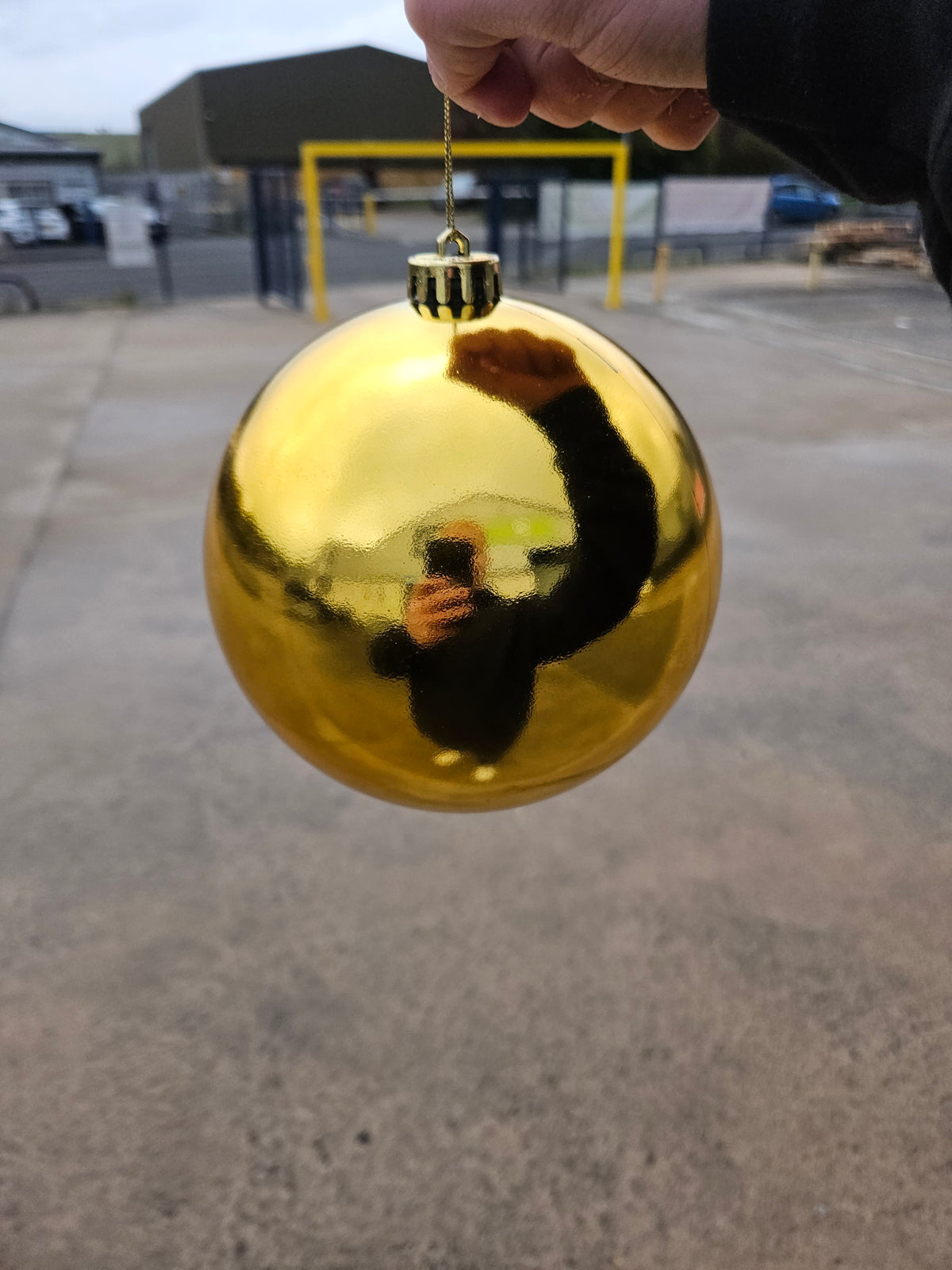 Large 15cm Shiny Gold Christmas Bauble