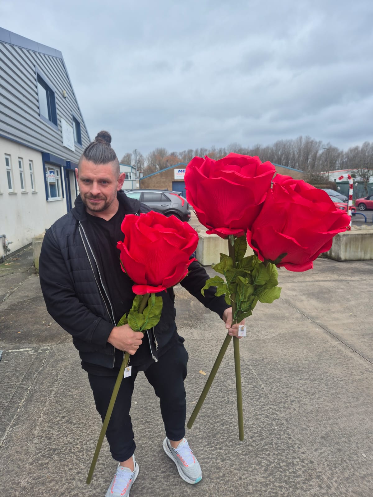 Giant 125cm Rose stem x 1 (call us on 01617061163 to discuss postage)