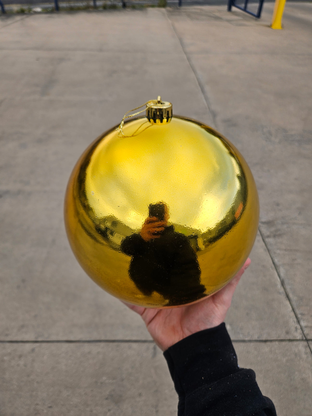 Large 20cm Shiny Gold Christmas Bauble