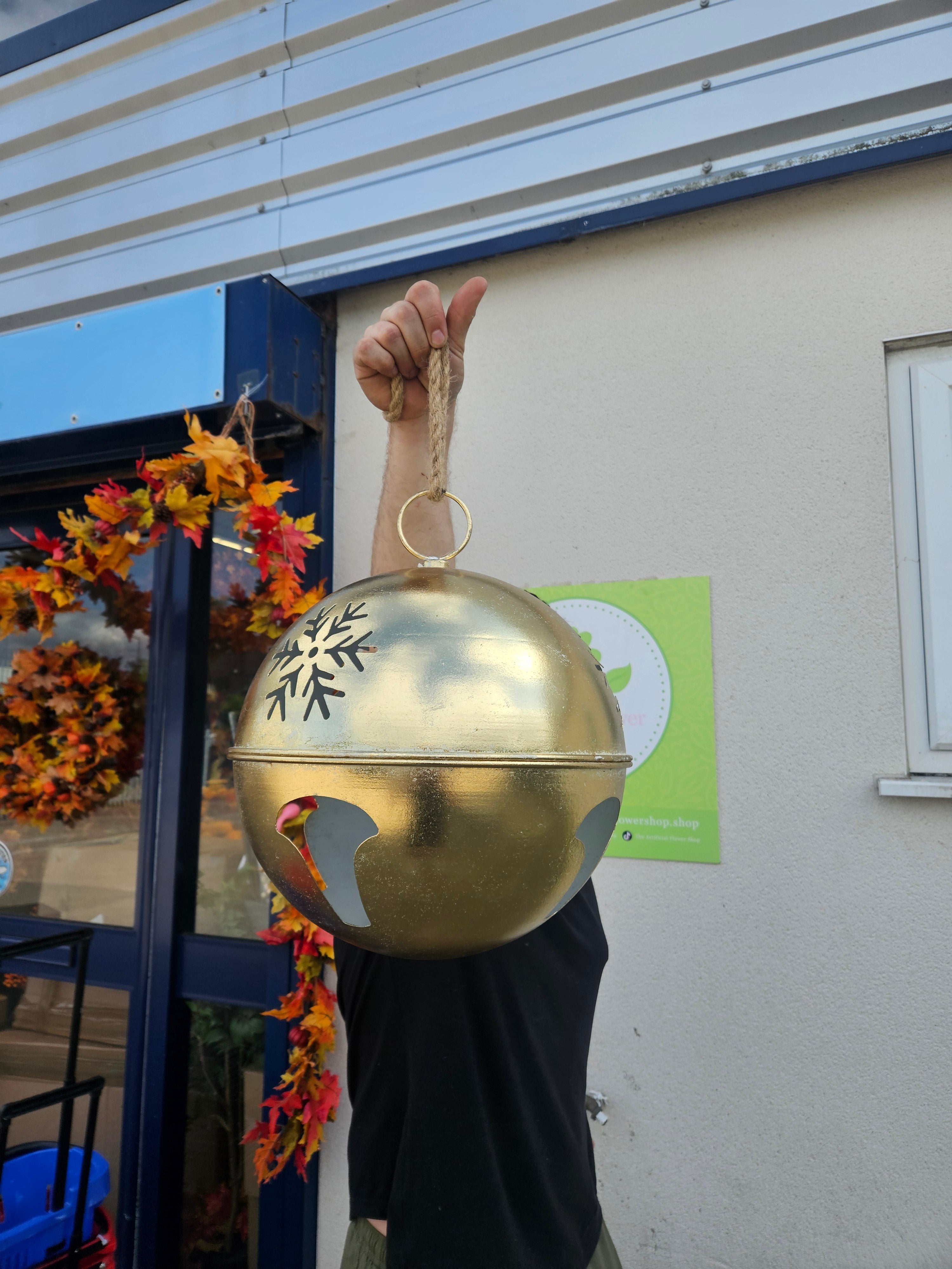 Giant Gold Christmas Bell (Large - 31cm Wide)